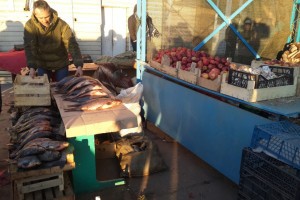 В Астрахани у продавцов рынка Большие Исады изъяли сомнительный товар