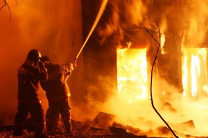 В Астраханской области при пожарах в частном доме и квартире найдены тела