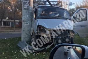 В Астрахани грузовая &#171;Газель&#187; повредила светофор и налетела на столб