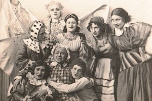 В Астрахани открывается выставка раритетных снимков со спектаклей 30-х годов XX века