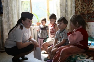 За неделю астраханская полиция изъяла из семей 13 детей