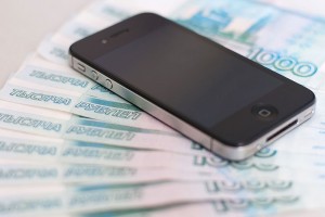 Астраханец попросил телефон у прохожего и оставил его без пяти тысяч рублей