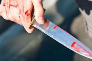 Пьяная и избитая жительница Астраханской области набросилась с ножом на сожителя