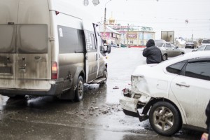 В Астрахани у Красного моста столкнулись маршрутное такси №18 и иномарка