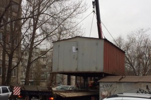 В Астрахани ради ремонта дороги убирают незаконно установленные гаражи