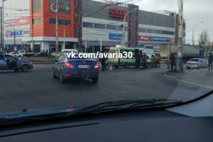 В Астрахани в маршрутку с пассажирами врезалась легковушка: пострадали четверо