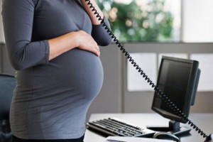 В Астрахани беременную незаконно уволили из «Центра соцподдержки населения»