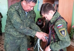 Астраханские кадеты обучаются науке выживать