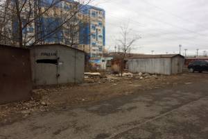 В Астрахани жильцам новостроек отрезали путь к дому