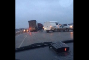 В полиции рассказали, как произошла авария с шестью машинами на трассе Волгоград – Астрахань