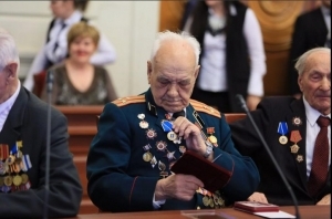 К 70-летию Великой Победы ветеран ВОВ и пожарной охраны награжден медалью