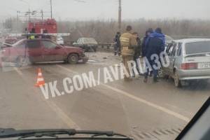 Два человека пострадали в массовом ДТП на Новом мосту в Астрахани