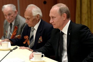 Путин предложил рассмотреть возможность ежегодной материальной помощи участникам ВОВ
