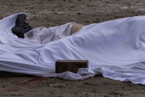 В Астрахани на улице Адмирала Нахимова обнаружили тело