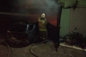 Под Астраханью за сутки сгорели два гаража с автомобилями