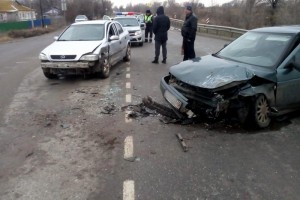 Утром в Астраханской области во время ДТП два водителя получили серьёзные травмы