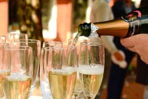 В Астрахани снизились цены на шампанское