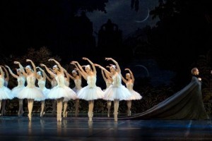 Артисты Астраханского театра оперы и балета отправились на гастроли в Китай