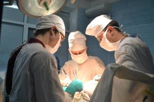 В Астрахани шесть часов длилась операция по удалению органа, который успешно заменили на искусственный
