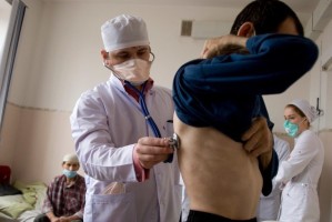Житель Астраханской области с открытой формой туберкулёза отказывался лечиться, но суд заставил