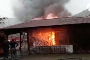В Астрахани на улице Кубанской сгорело кафе