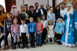 В Астрахани к детям из многодетных семей пришёл «Полицейский Дед Мороз»
