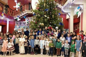Депутаты Астраханской области дарят детям новогоднюю радость
