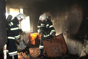 В Астраханской области за сутки произошли пожары в трёх домах и квартире
