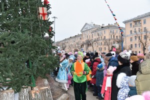 Астраханцев приглашают на закрытие главной городской ёлки