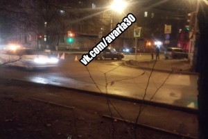 В Астрахани начинающий водитель сбил мужчину, переходившего дорогу на красный свет