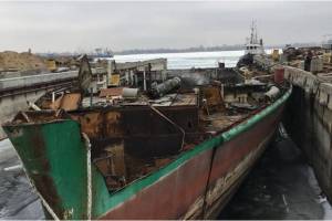 В Астрахани при утилизации судна произошло ЧП