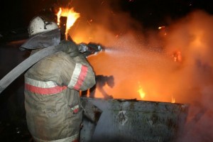 Пожарные ликвидировали в Астрахани возгорание утиля