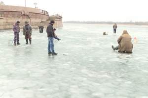 Тонкий лед вновь становится причиной трагедий на реке в Астраханской области