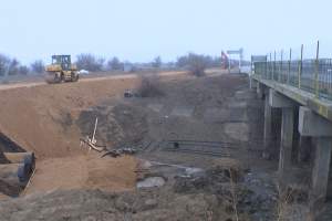 В Астраханской области обустраивают временные объезды вокруг аварийных мостов