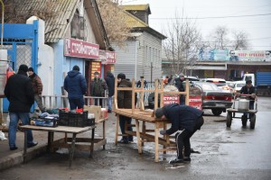 На Больших Исадах в Астрахани снова разогнали уличных торговцев