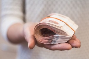 Жительница Астраханской области отдала мошенникам более полутора миллионов рублей