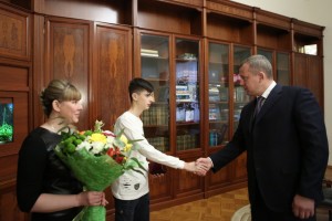 Сергей Морозов встретился с астраханским девятиклассником, который спас тонущего ребёнка