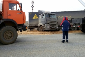 На трассе "Москва - Кашира - Астрахань" полицейские оказали помощь дальнобойщику