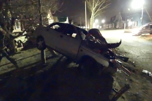 В Астрахани в результате опрокидывания автомобиля сильно пострадала девушка