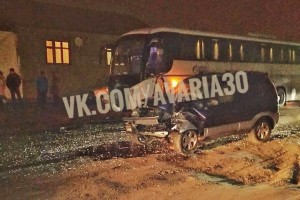 В Астрахани столкнулись автобус и легковушка, есть пострадавшие