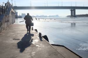 Астраханский рыбак провалился под лед