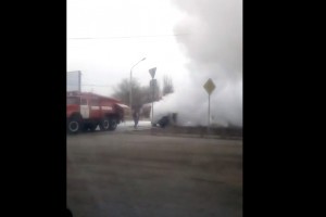 В Астрахани район мясокомбината заволокло дымом от горящей «газели»
