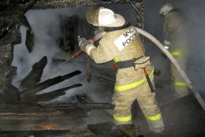 В Астрахани пожарные спасли 10 человек