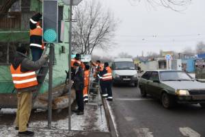 В Астрахани устанавливают новые светофоры