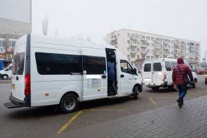 В Астрахани маршрутку оставили без водителя из-за его неестественного поведения