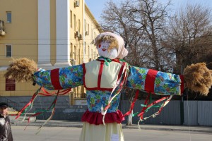 Астраханцы могут сделать ростовую куклу к  празднованию Масленицы