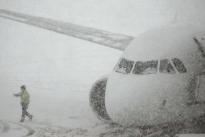 Из-за сильного снегопада в Москве из Астрахани в столицу не может вылететь самолёт