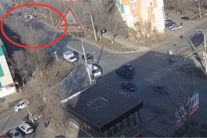 Появилось видео ДТП с маршруткой в Астрахани, где пострадали пассажиры