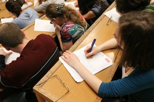 Минюст РФ: родители должны содержать детей во время учёбы в вузе