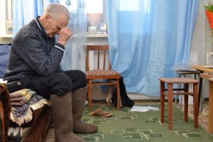 Житель Астраханской области оставил без денег приютившего его пенсионера